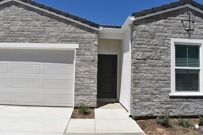 Building Photo - 4481 N San Miguel Ave