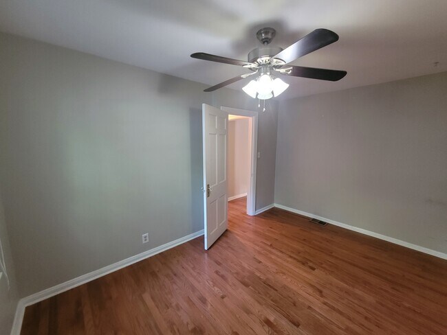 Building Photo - 6242 Evanston Ave