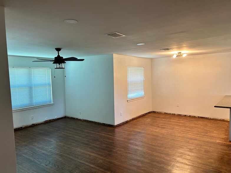Living area - 5307 Cortelyou Ln