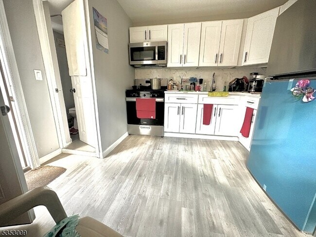 Building Photo - 10 Cedar Alley