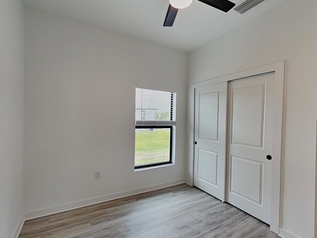 Building Photo - 4918 Jordan Ave S