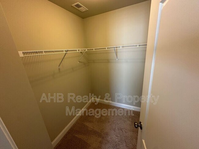 Building Photo - 850 Longleaf Pine Pl