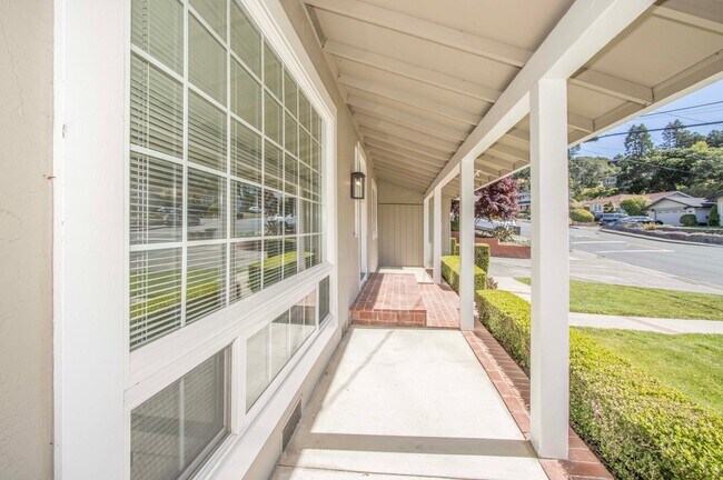 Building Photo - 263 Knight Dr