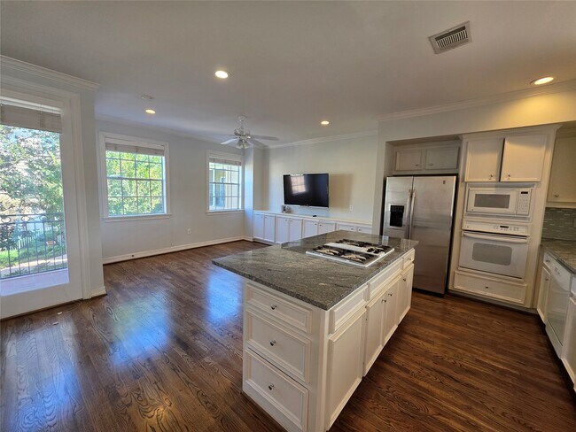 Building Photo - 1714 Roy St