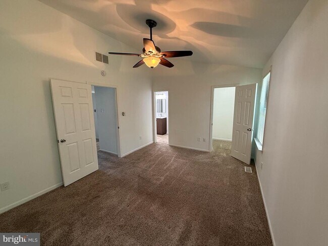 Building Photo - 1042 Baywood Dr