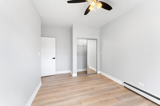 Building Photo - 1546 W Jonquil Terrace