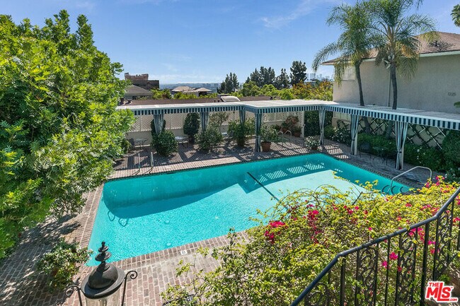 Building Photo - 1219 Sunset Plaza Dr Dr