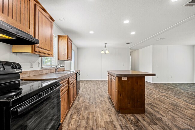 Building Photo - 10503 Marina Way
