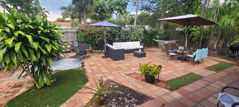 Shared outdoor space - 903 SE 14th St