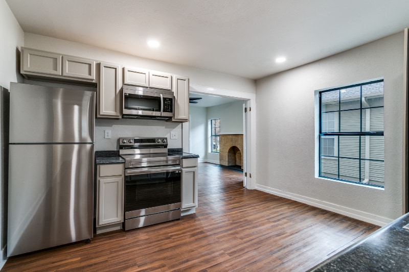 Building Photo - 826 N Clinton Ave