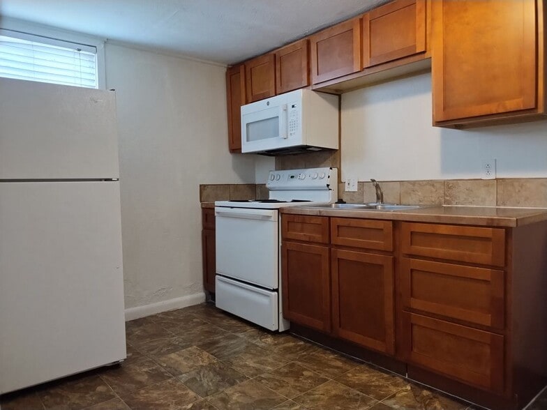 Building Photo - 2045 6th Ave