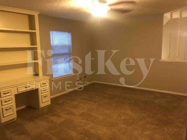 Building Photo - 18111 Fireside Dr