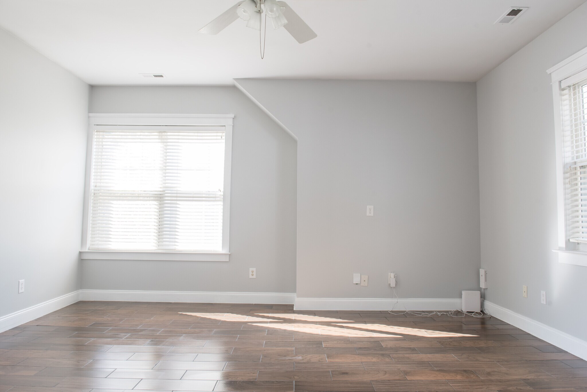 Building Photo - 16015 Kelly Park Cir