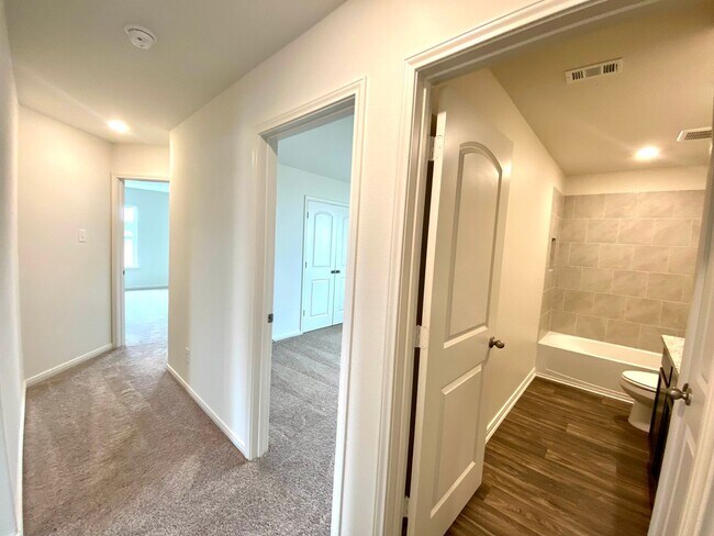 Building Photo - Brand new 4 bedroom, 2 bath home in the Pr...