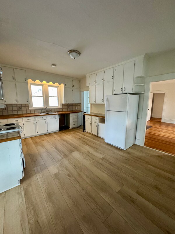 Building Photo - 76 Elm St