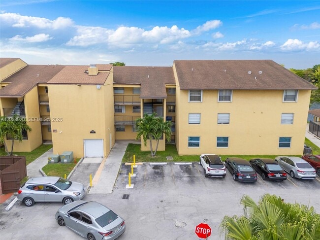 Building Photo - 15470 SW 82nd Ln