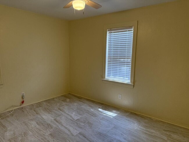 Building Photo - 2843 2nd Ave S