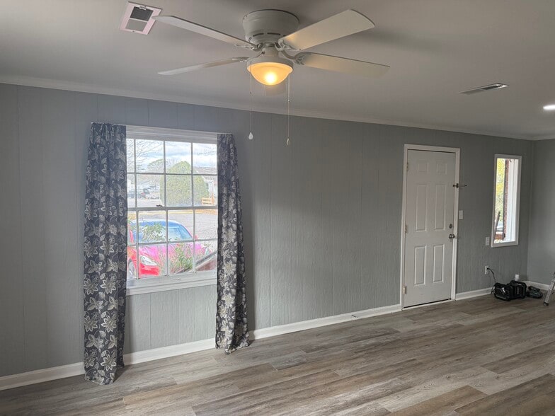 Building Photo - 5120 Rivers Ave