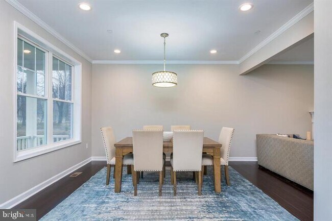 Building Photo - 1201 Regal Ln