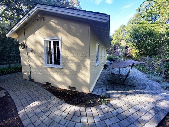 Building Photo - Adorable, Private Cottage in Jack's Peak