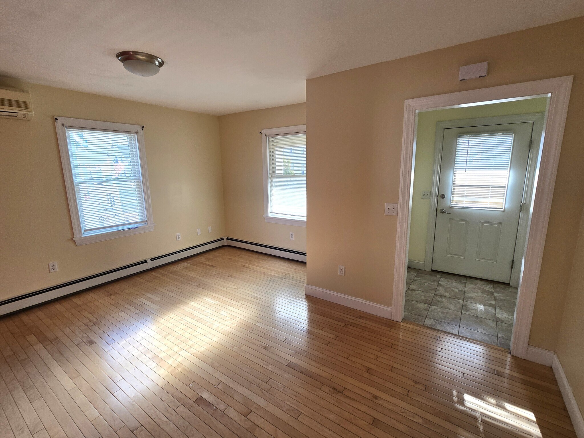 Building Photo - 41 Pine St