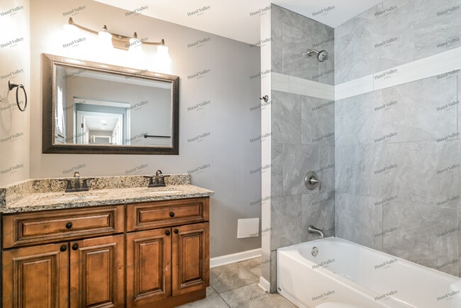 Building Photo - 1006 Forest Ave