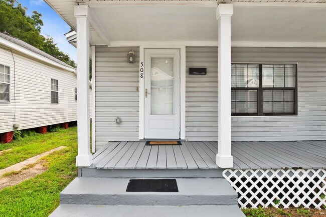 Building Photo - Downtown Pensacola Home For Rent