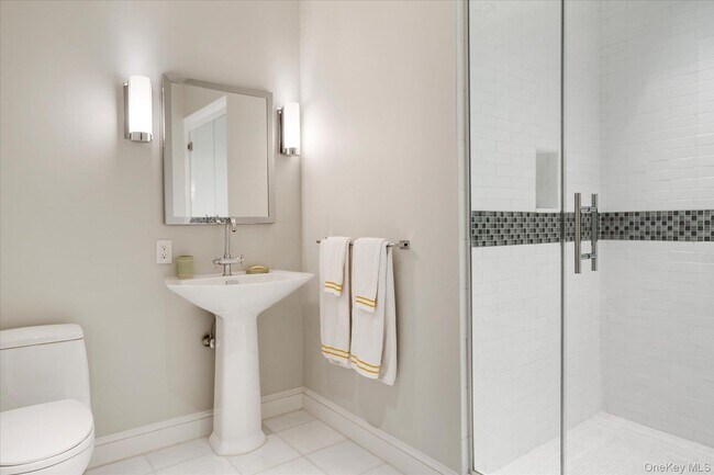 Building Photo - 231 Flying Point Rd