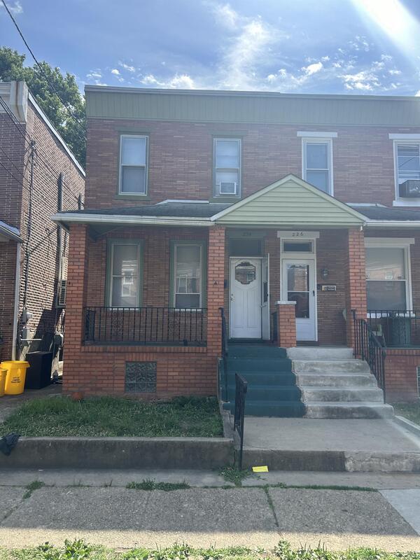 Primary Photo - 224 Parker Ave