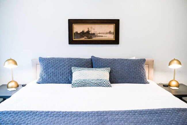 Building Photo - 319 NW A St