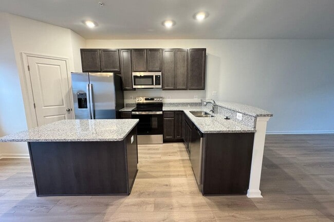 Building Photo - 2543 Westwind Blvd