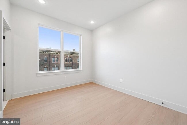 Building Photo - 5521 Wayne Ave