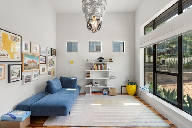 Building Photo - Modern Oasis in Bouldin Creek
