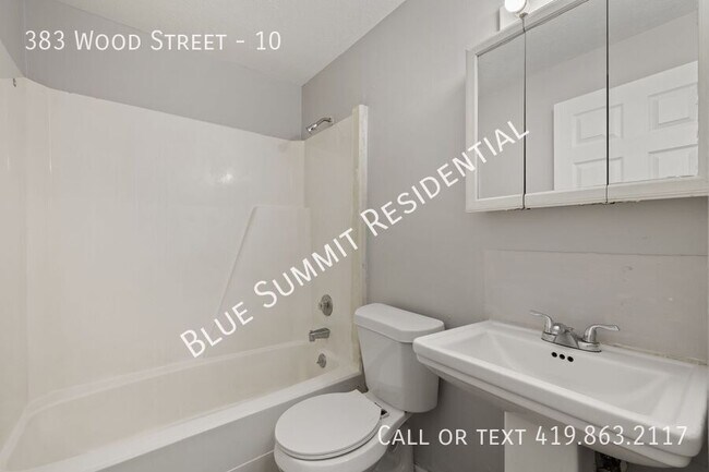 Building Photo - 383 Wood St