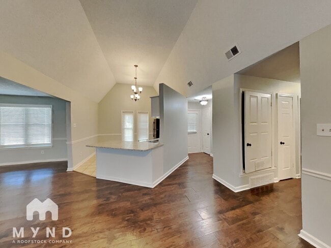 Building Photo - 5704 Ingleside Dr