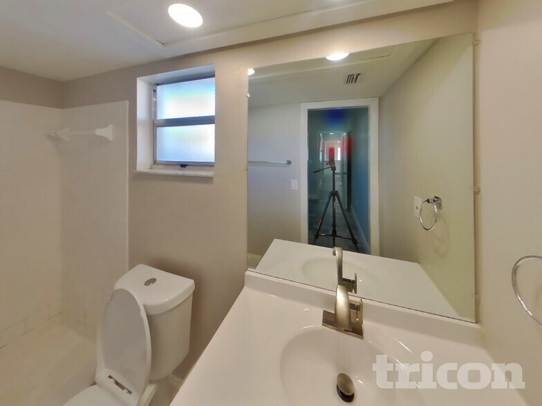 Building Photo - 10391 Lear St