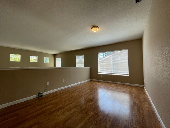 Building Photo - Kitchen Island, Covered Patio w/ Outdoor B...