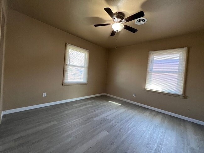 Building Photo - 3818 NW Bell- AVAILABLE NOW!