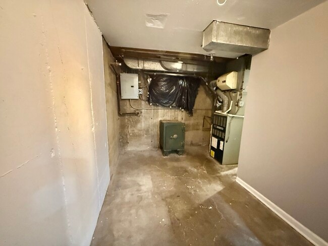 Building Photo - 4926 Crain St