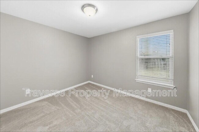 Building Photo - 733 River Hill Ln