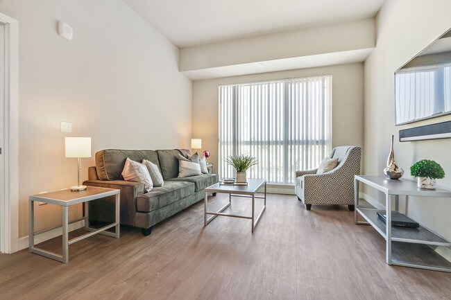 Building Photo - Heritage 1275