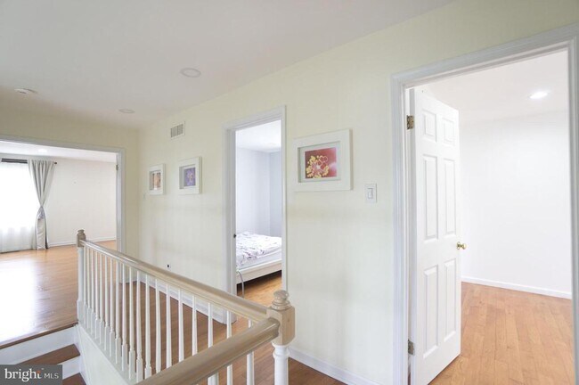 Building Photo - 113 N Stone Ridge Dr