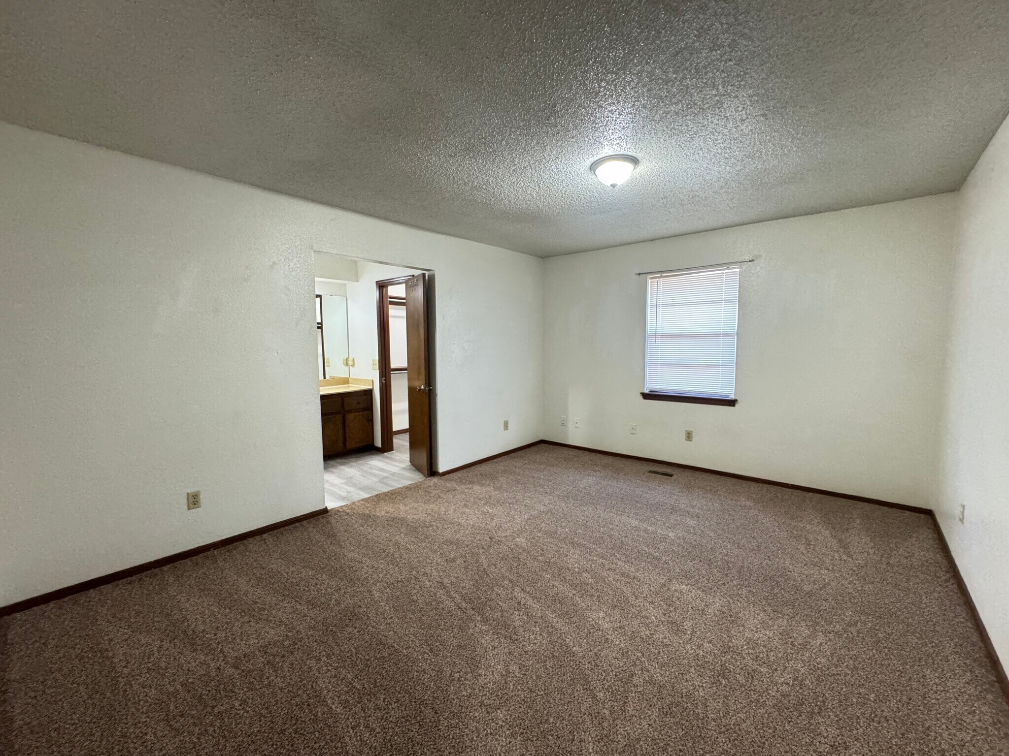 Building Photo - 9915 Larkspur Ln