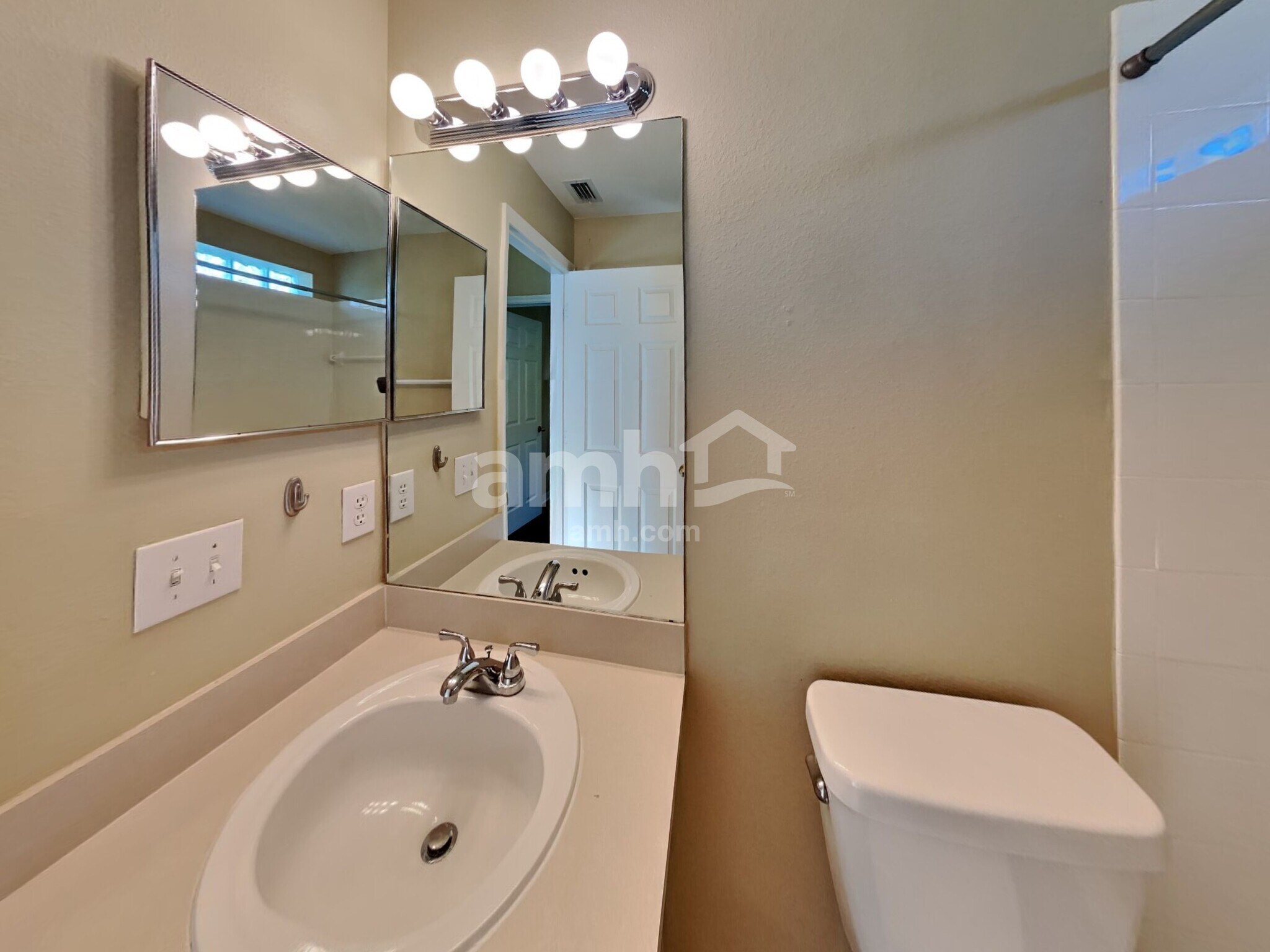 Building Photo - 22747 Saint Thomas Cir