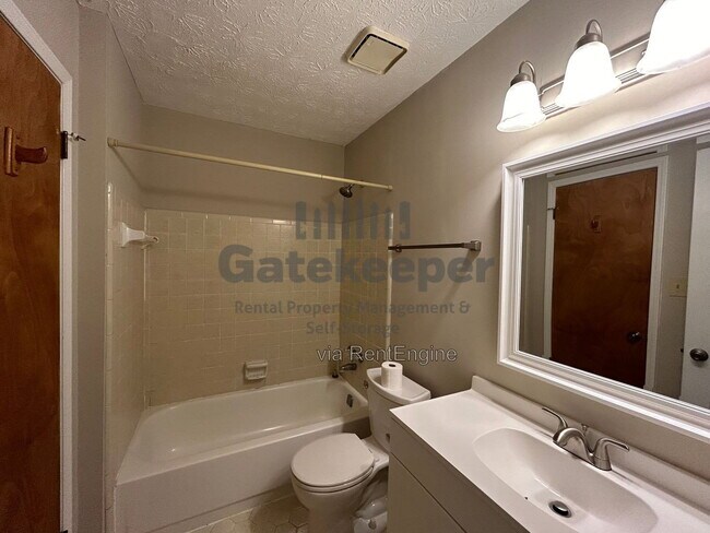 Building Photo - 115 Meadowbrook Ct