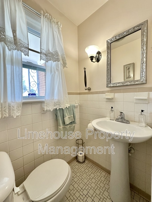 Building Photo - 316 Tudor Pl