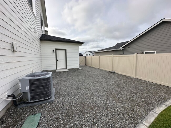 Building Photo - Cda Home Located In The Trails