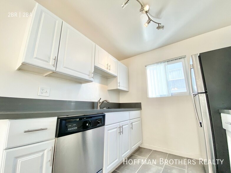 Building Photo - 1808 N Harvard Blvd