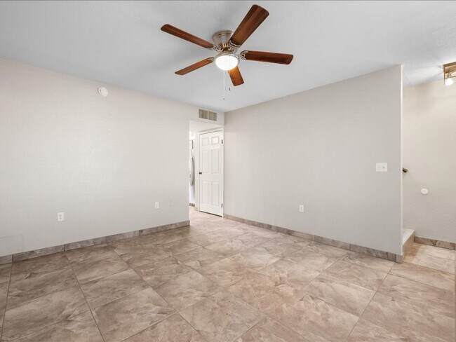 Building Photo - 2 Bedroom 1 Bathroom -ALL Brand New Appliances!