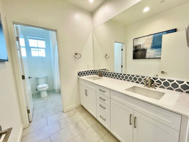 Building Photo - Spacious Newer Townhome in great Goleta Location